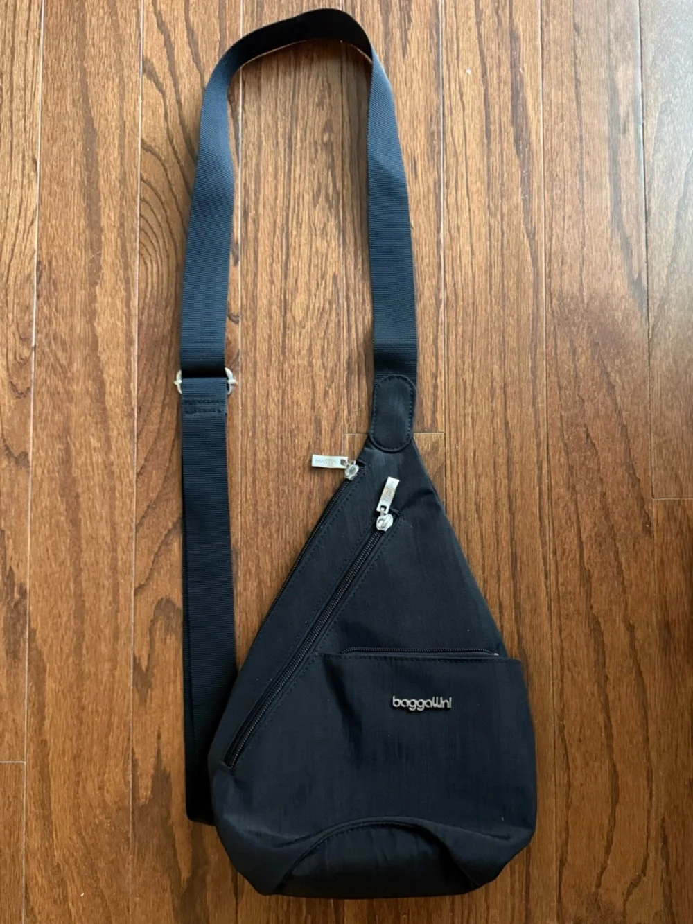 Baggallini Black Sling Mini bag like new - Picture 8 of 11